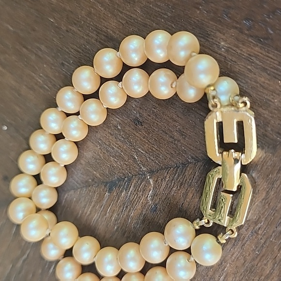 Givenchy 1977 Gold Faux Pearl Bracelet - Picture 2 of 7